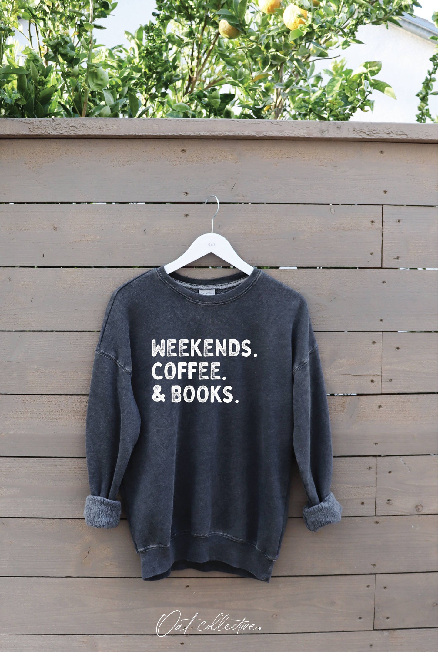 WEEKENDS COFFEE AND BOOKS    Mineral Graphic Sweatshirt  : VINTAGE BLACK, M